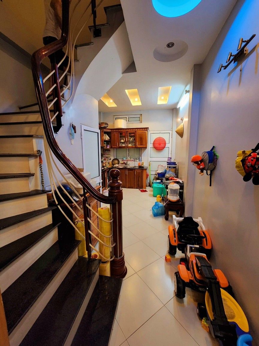 Bán nhà Vạn Phúc - Hà Đông Diện tích: 38m2, nhà xây 4 tầng, ngõ rộng ô tô 7 chỗ đỗ cửa Giá: 5 tỷ.