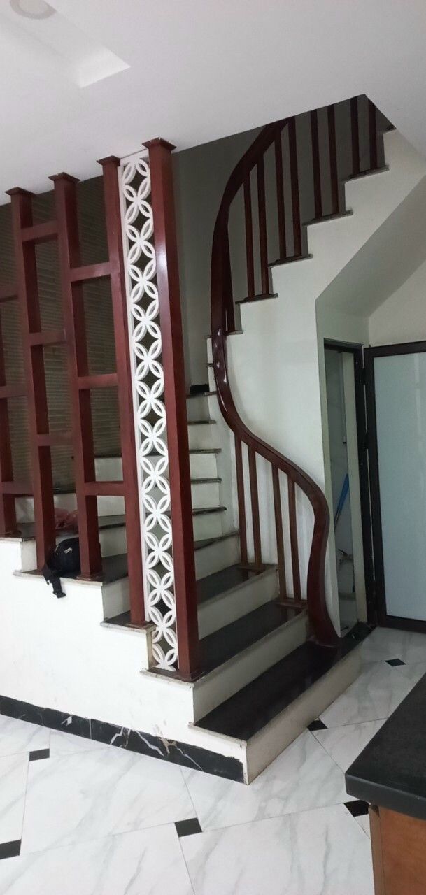 Người quen nhờ bán nhà phố Chính Kinh quận Thanh Xuân Diện tích sổ đỏ: 35 m2, nhà 6 tầng xây mới
