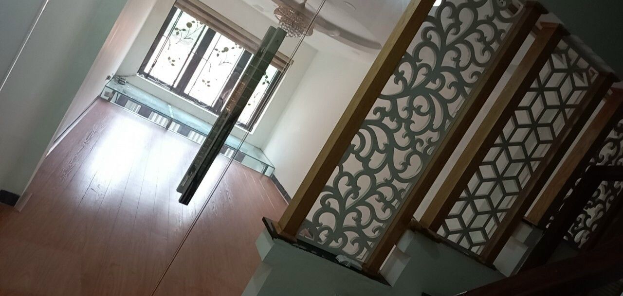 Người quen nhờ bán nhà phố Chính Kinh quận Thanh Xuân Diện tích sổ đỏ: 35 m2, nhà 6 tầng xây mới