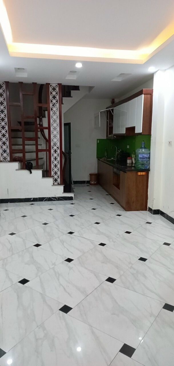 Người quen nhờ bán nhà phố Chính Kinh quận Thanh Xuân Diện tích sổ đỏ: 35 m2, nhà 6 tầng xây mới