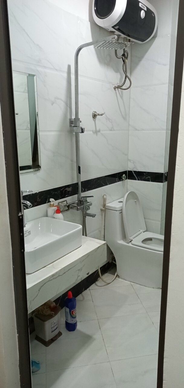 Người quen nhờ bán nhà phố Chính Kinh quận Thanh Xuân Diện tích sổ đỏ: 35 m2, nhà 6 tầng xây mới