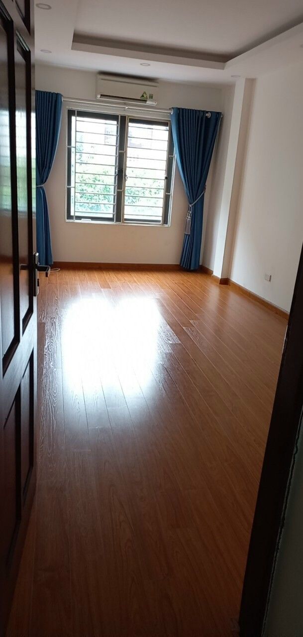 Người quen nhờ bán nhà phố Chính Kinh quận Thanh Xuân Diện tích sổ đỏ: 35 m2, nhà 6 tầng xây mới