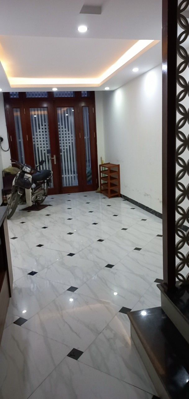 Người quen nhờ bán nhà phố Chính Kinh quận Thanh Xuân Diện tích sổ đỏ: 35 m2, nhà 6 tầng xây mới