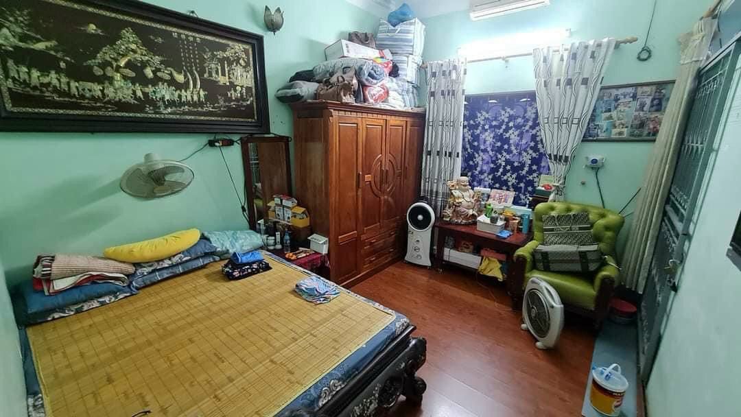Nhà đẹp gần ở ngay đường Nguyễn Trãi quận Thanh Xuân Diện tích: 40m2, xây 5 tầng, ngõ xe 3 gác chạy