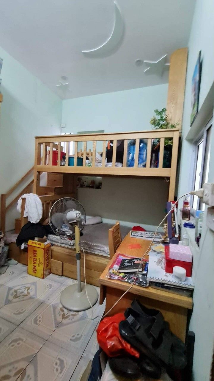 Nhà đẹp gần ở ngay đường Nguyễn Trãi quận Thanh Xuân Diện tích: 40m2, xây 5 tầng, ngõ xe 3 gác chạy