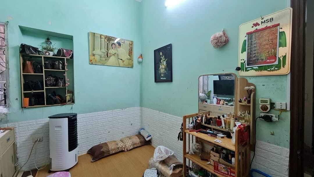 Nhà đẹp gần ở ngay đường Nguyễn Trãi quận Thanh Xuân Diện tích: 40m2, xây 5 tầng, ngõ xe 3 gác chạy
