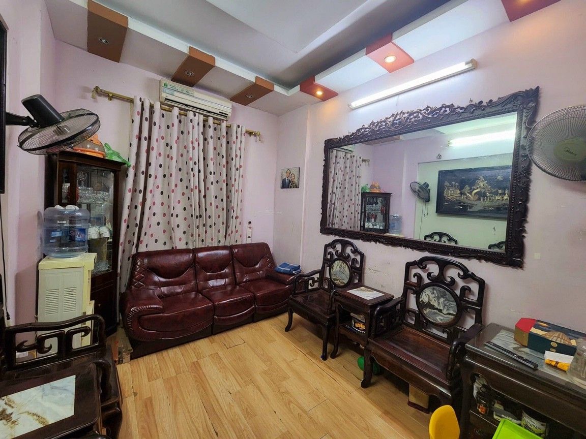 Nhà 5 tầng phố Quan Nhân, trước nhà xe Ba gác phóng vù vù, ngõ thông tứ tung, diện tích: 35m2.