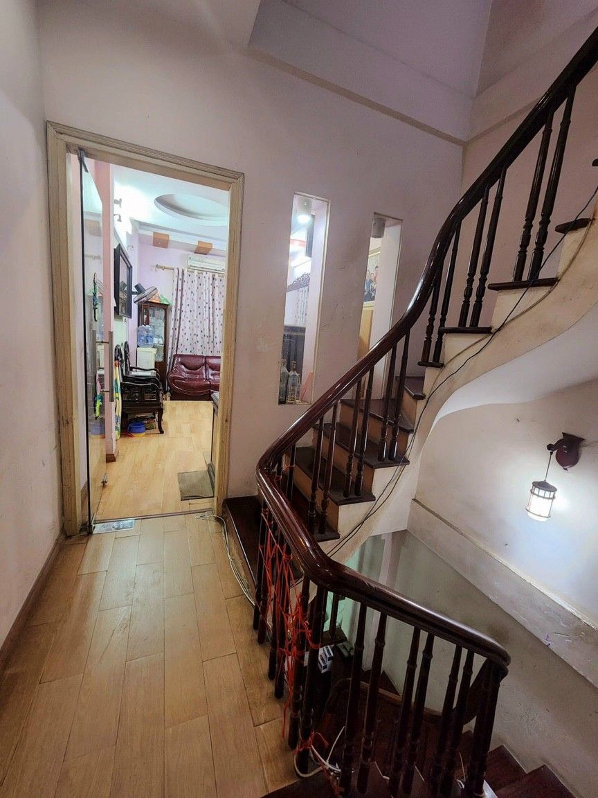 Nhà 5 tầng phố Quan Nhân, trước nhà xe Ba gác phóng vù vù, ngõ thông tứ tung, diện tích: 35m2.