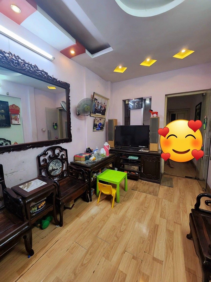 Nhà 5 tầng phố Quan Nhân, trước nhà xe Ba gác phóng vù vù, ngõ thông tứ tung, diện tích: 35m2.