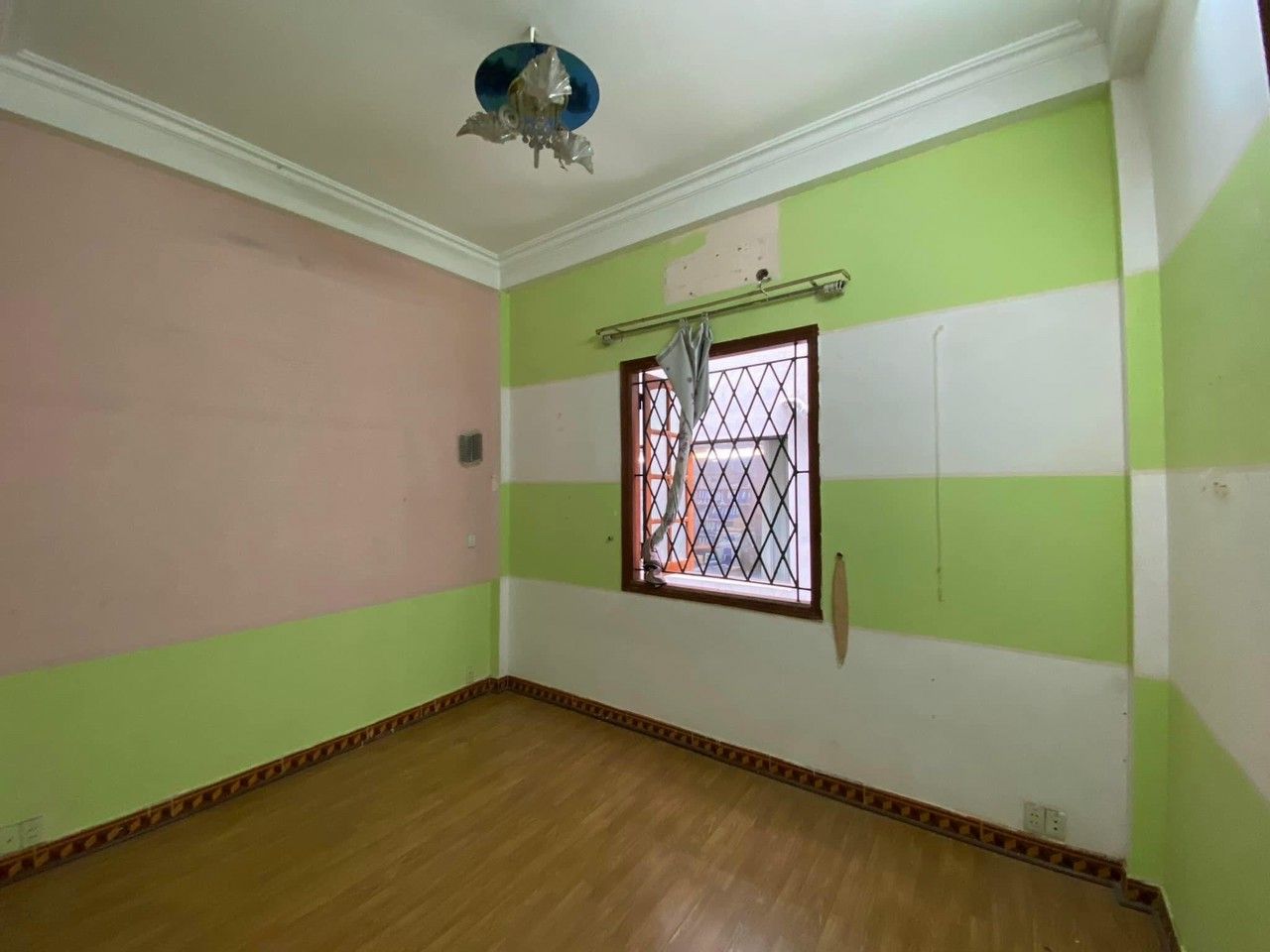 Người quen nhờ bán nhà tại Nguyễn Trãi - Thanh Xuân gần Ngã Tư sở Diện tích sổ đỏ 50m2, nhà 5 tầng