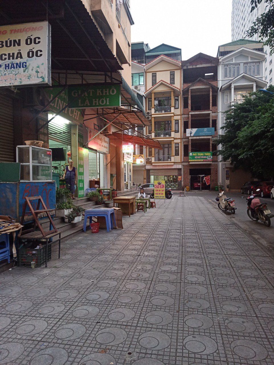 Bán kiot xala mặt tiền 4m, 35m sàn + 20m gác xép đường phía trước rộng đi lại tấp lập