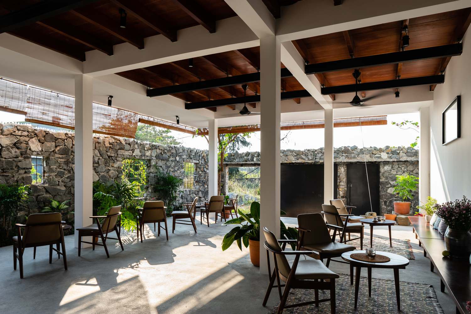 Far Homestay – Nhà ở kiêm Homestay yên bình bên bờ biển miền Trung3