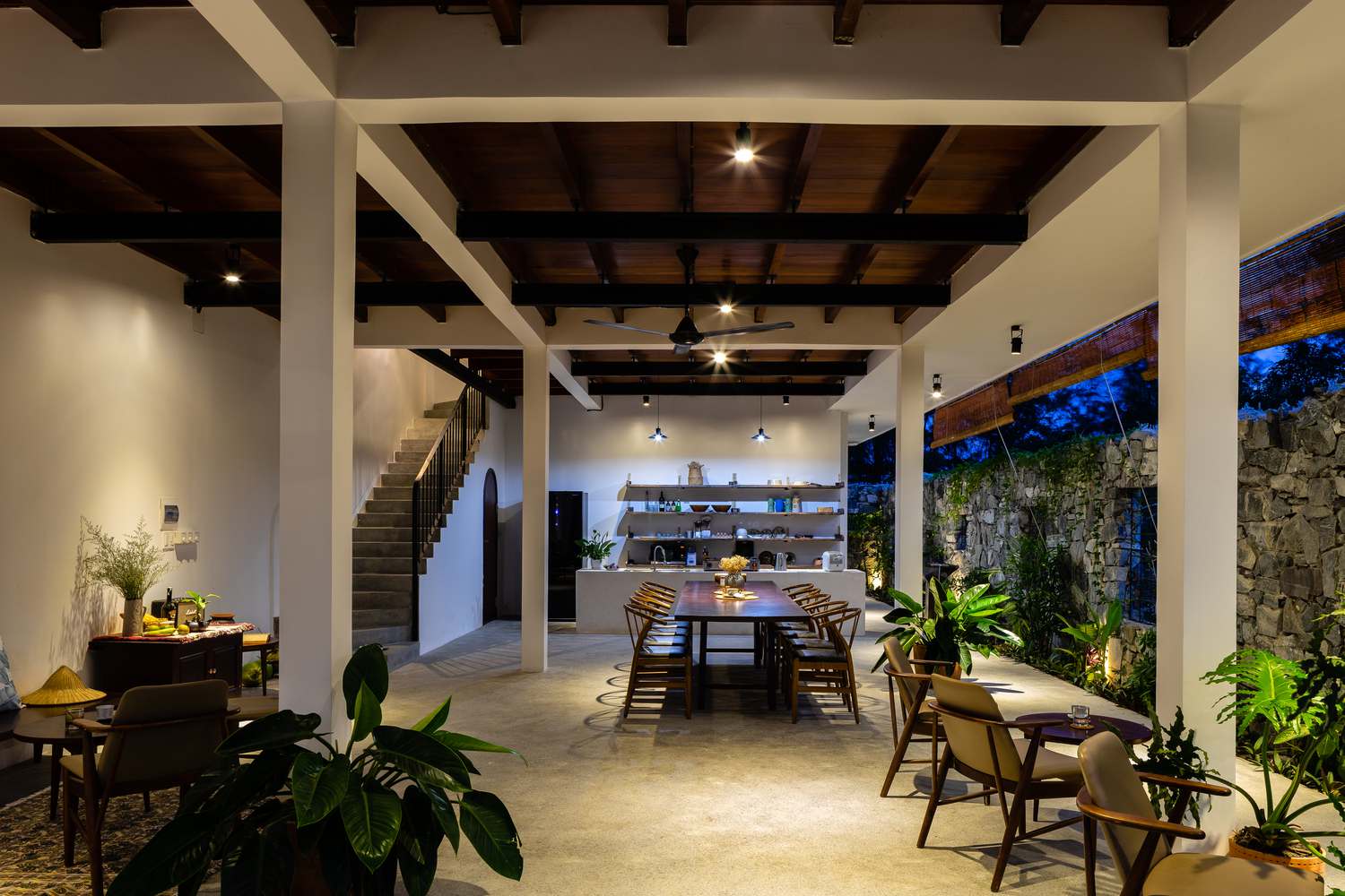 Far Homestay – Nhà ở kiêm Homestay yên bình bên bờ biển miền Trung5
