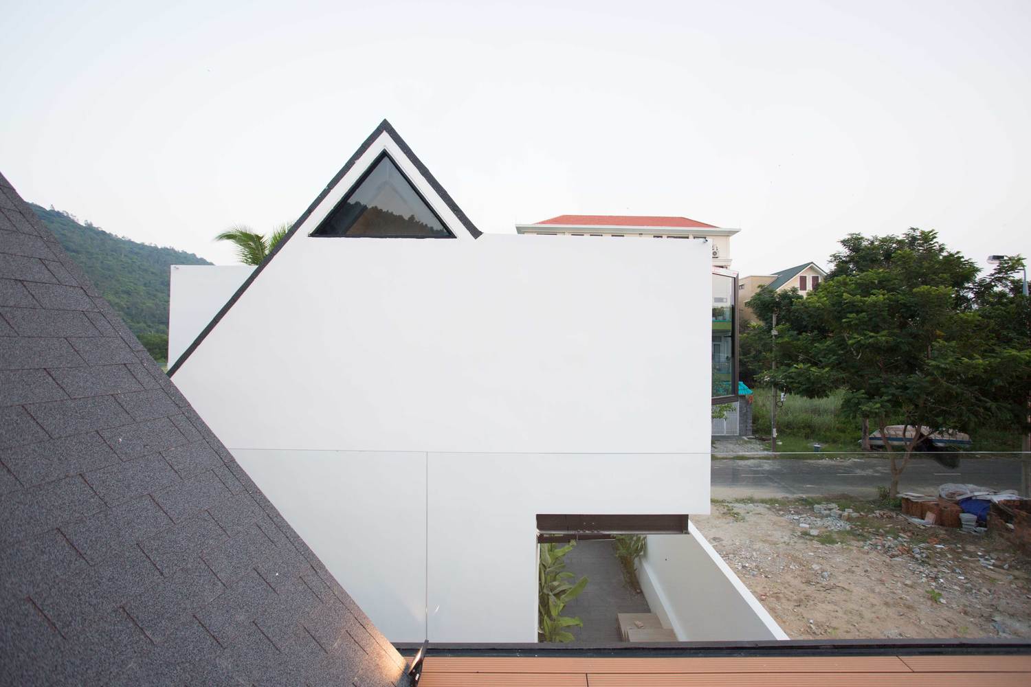 Maison Mansardee house – Ngôi nhà mang phong cách Âu dưới chân núi Sơn Trà7