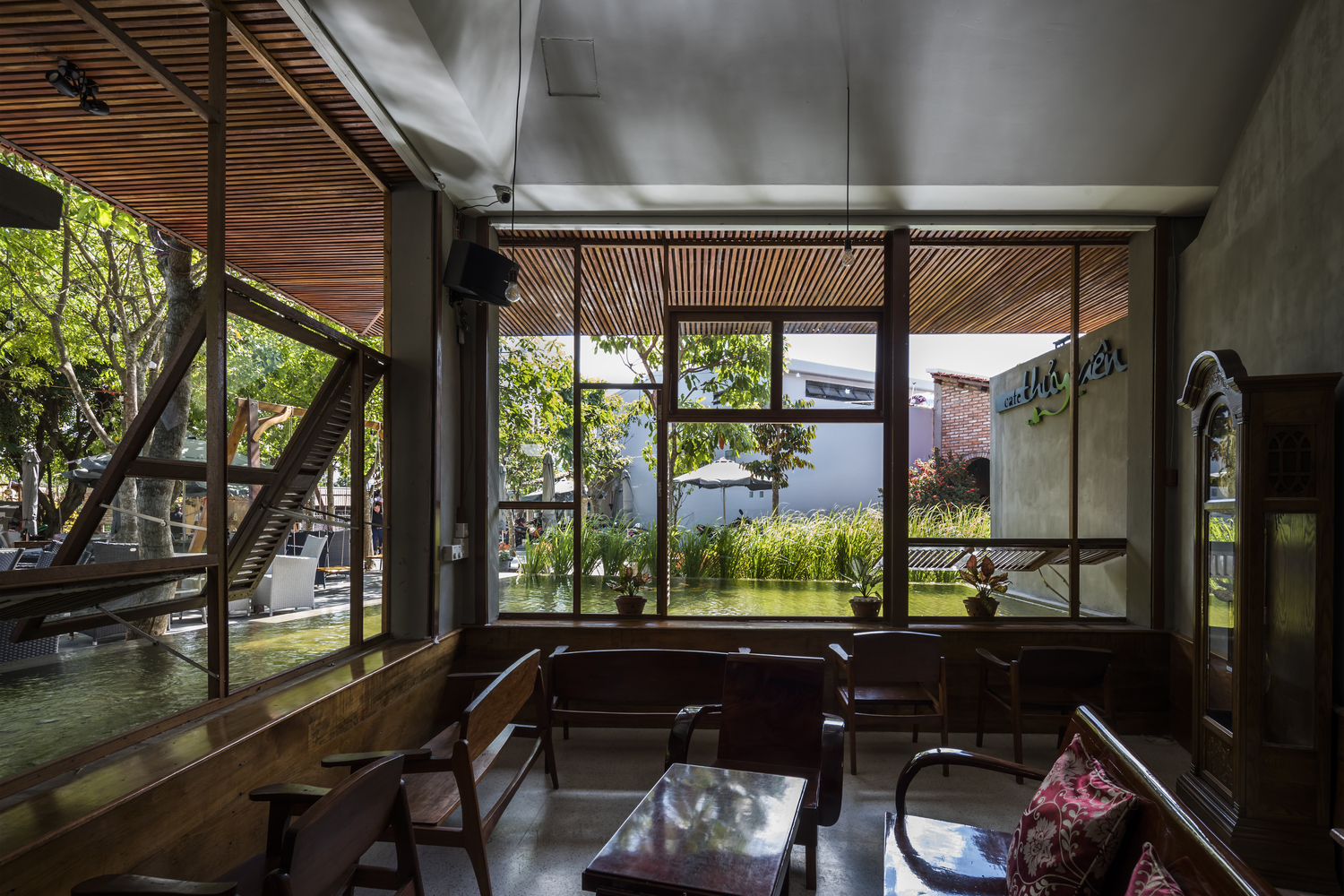 Thuỷ Viên Coffee Shop – Thiết kế mô phỏng sóng nước mặt hồ giữa thiên nhiên11