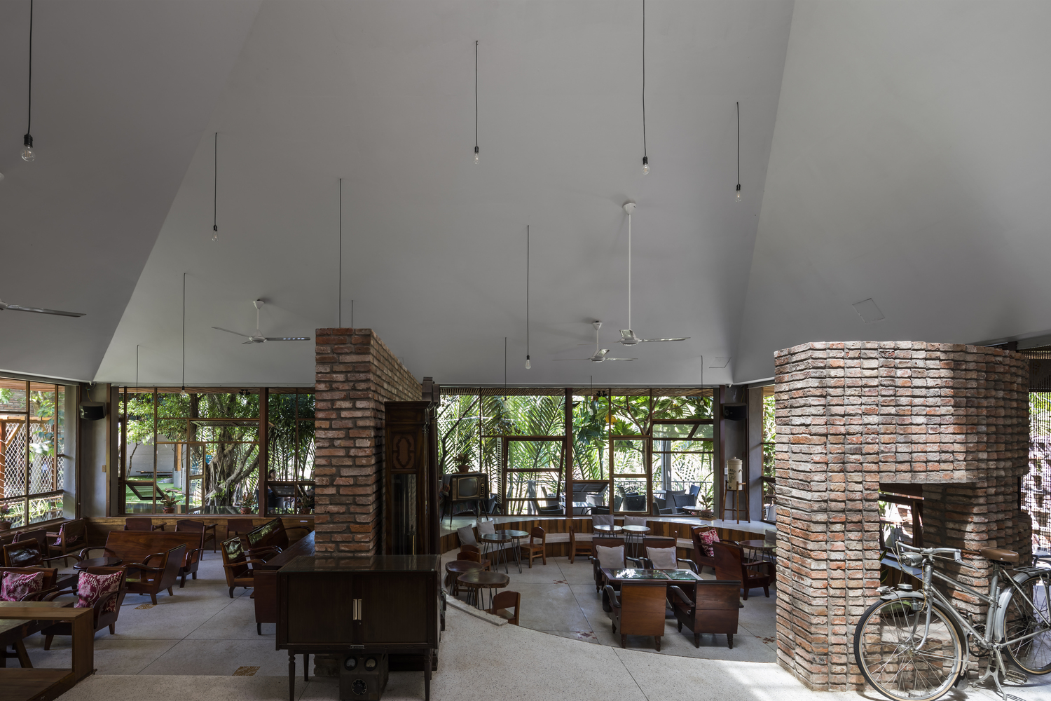 Thuỷ Viên Coffee Shop – Thiết kế mô phỏng sóng nước mặt hồ giữa thiên nhiên6