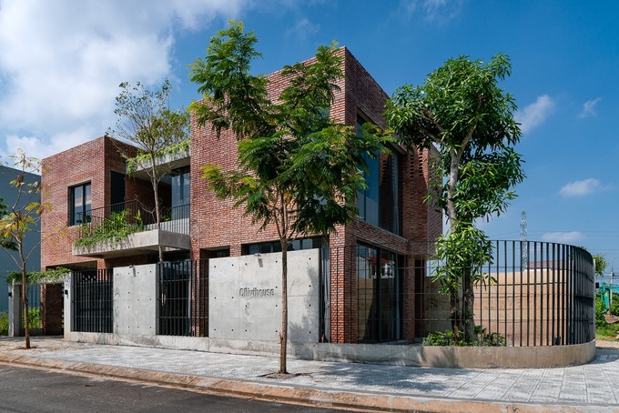 Bố xây nhà cho con 'thô mộc nhất có thể'1