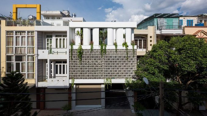 Bố mẹ xây 'phố trong nhà' cho con gái1
