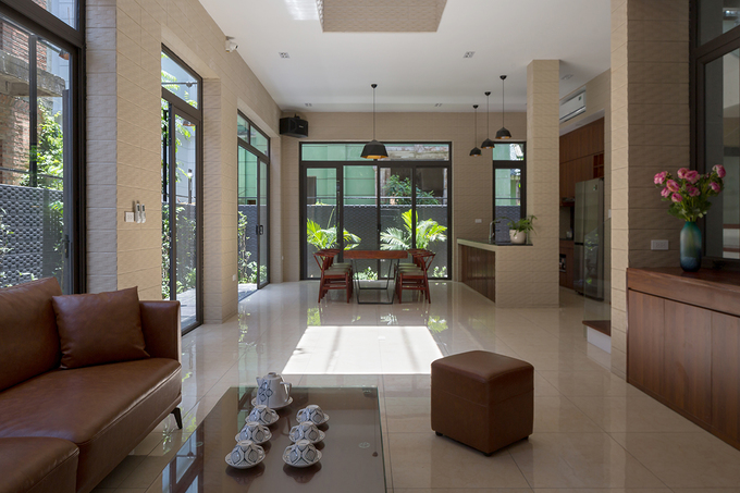 Ngôi nhà hoang nổi bật giữa khu phố sau cải tạo6