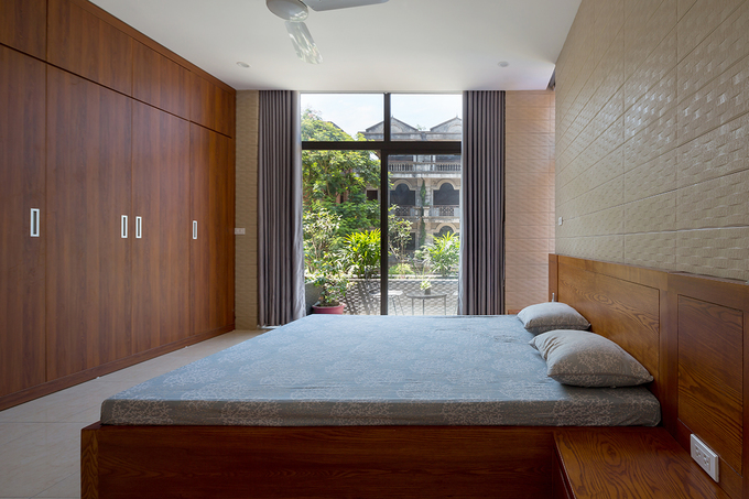 Ngôi nhà hoang nổi bật giữa khu phố sau cải tạo8