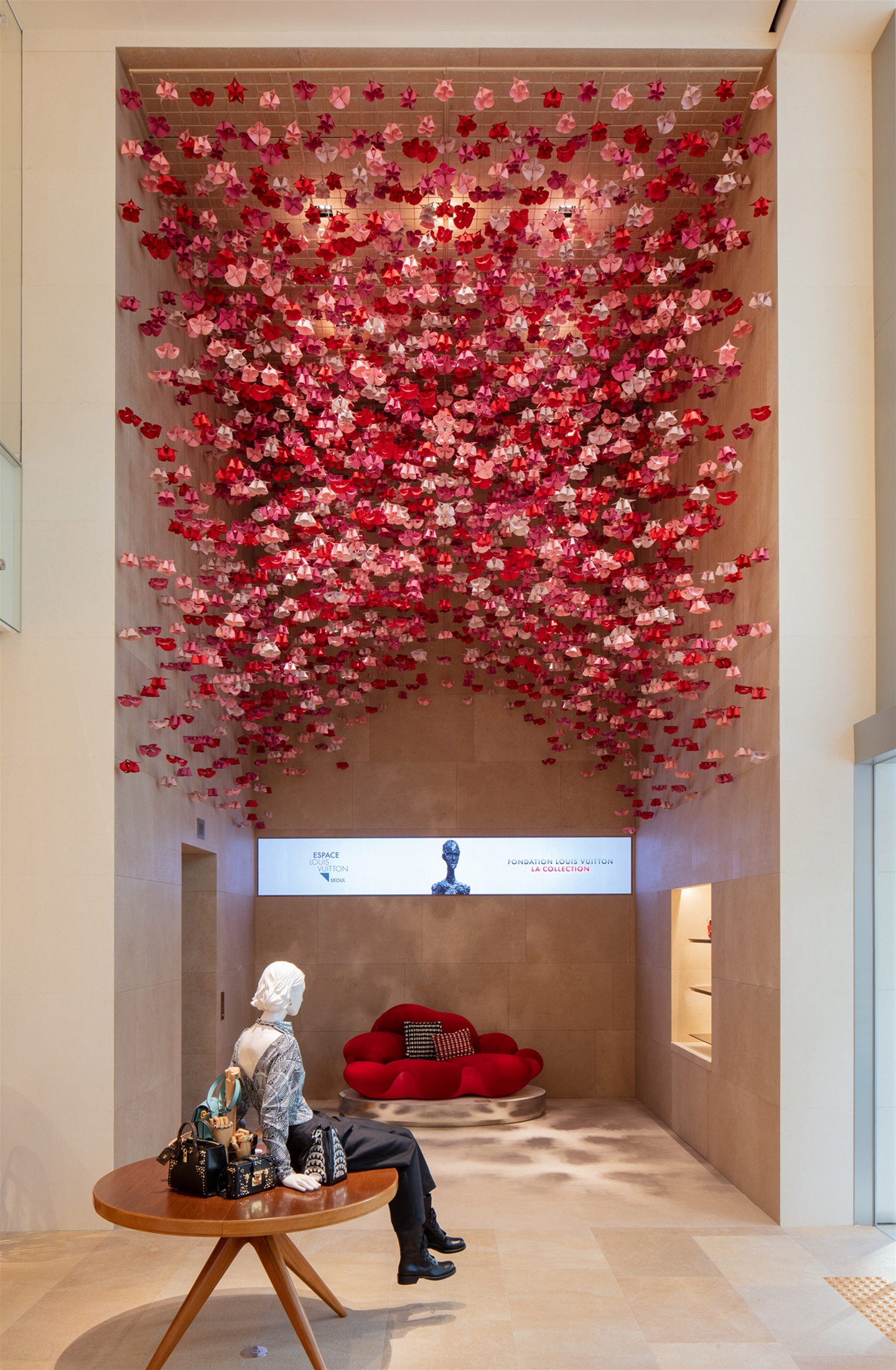 Frank Gehry đội “vương miện” cho Louis Vuitton Maison Seoul bằng cánh buồm thuỷ tinh5