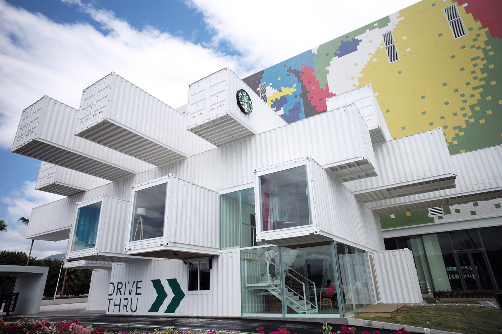 Cửa hàng bằng container đặc biệt của Starbucks Đài Loan1