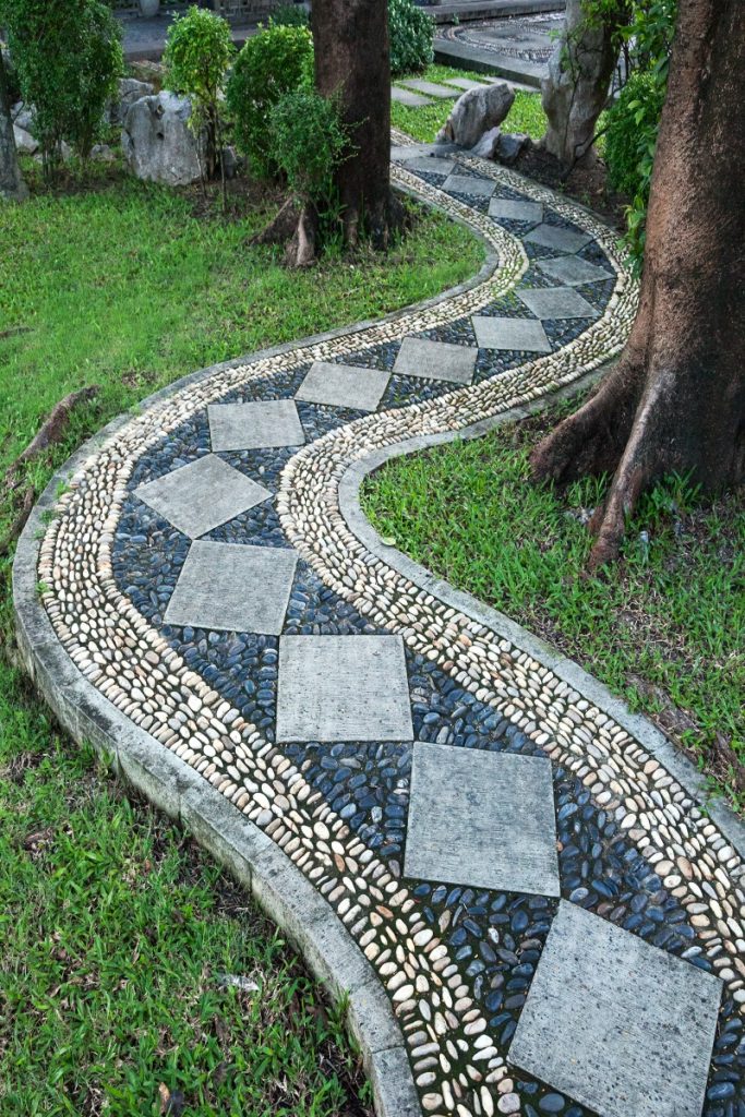 Đường dạo trong thiết kế tiểu cảnh sân vườn 3