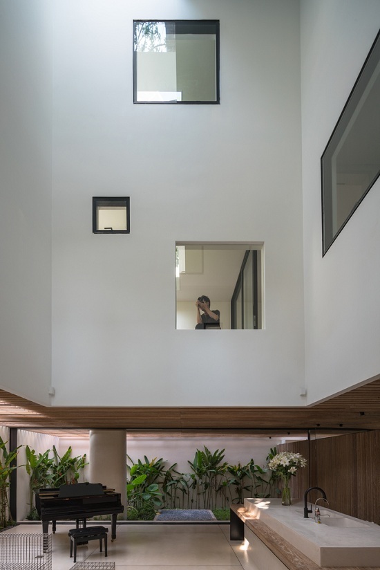 Nhà Sài Gòn trổ 10 mảnh vườn lơ lửng7