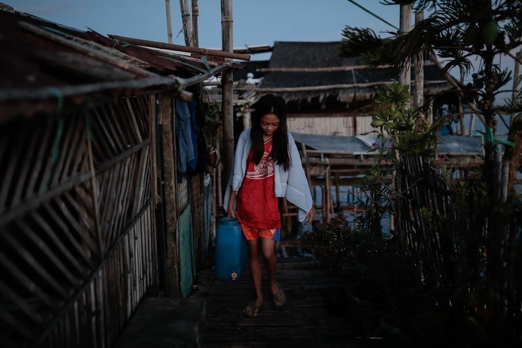 Nước biển dâng đến đâu, dân làng Philippines nâng nhà đến đấy11