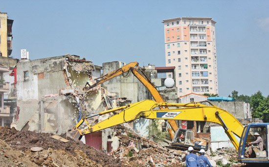 Bất động sản 24h: Gặp khó xử lý sai phạm trật tự xây dựng